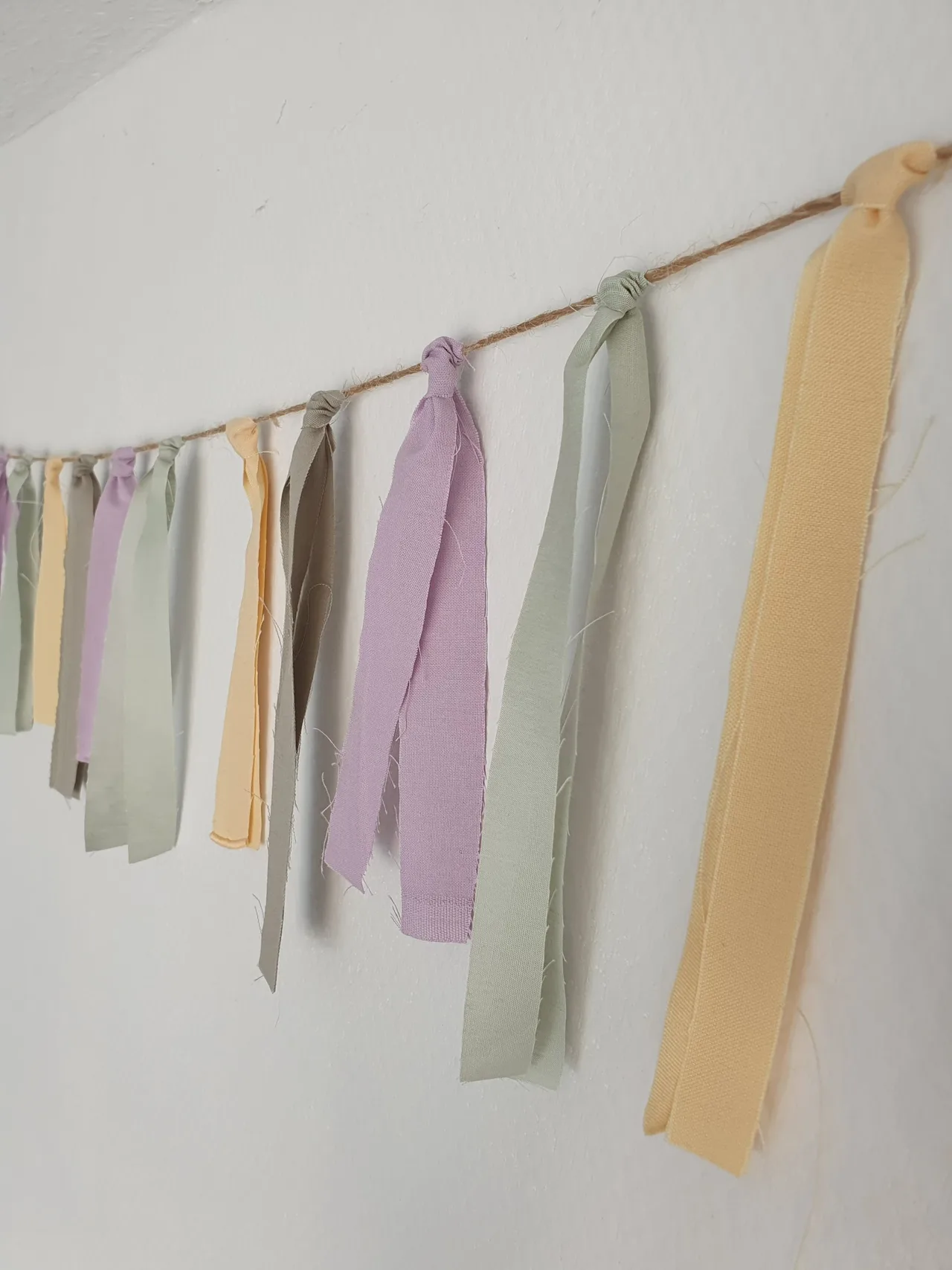 Lintjesslinger op maat in zachte pasteltinten